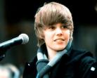 19岁的加籍歌星 Justin Bieber 美国人请愿轰他走