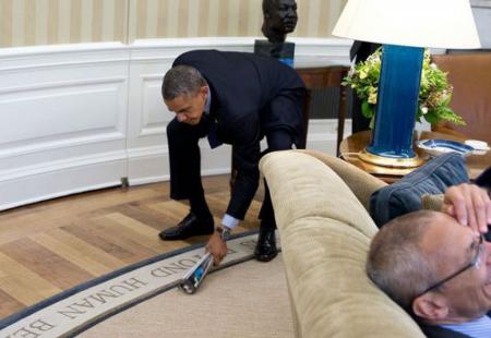 奥巴马打苍蝇 一打一个准 《Barry》据说是O8M传记